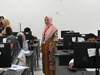 Hari Pertama UTBK SMMPTN-Barat di UNRI, Rektor Pastikan Ujian Berjalan Lancar