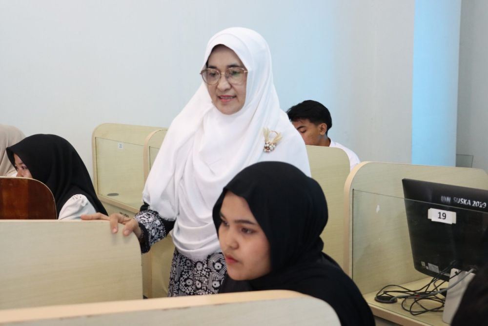 Rektor Lakukan Pengawasan Langsung Pelaksanaan UTBK SMMPTN-Barat di UIN Suska Riau