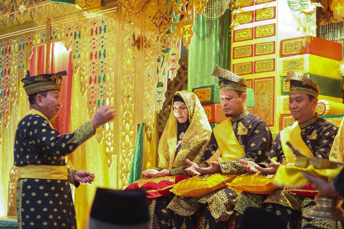 Agung-Markarius Resmi Sandang Gelar Adat dari LAM Pekanbaru