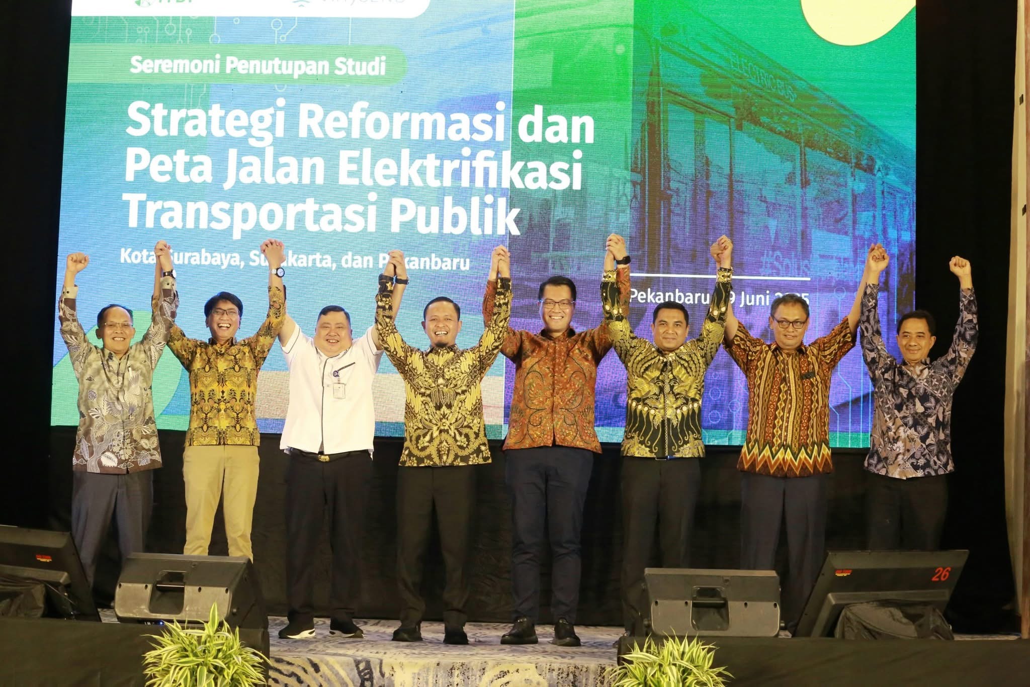 Walikota Pekanbaru Agung Nugroho Komitmen Wujudkan Transportasi Listrik