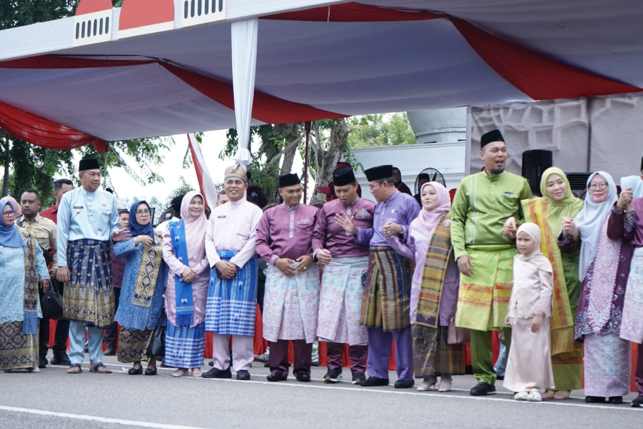 Bupati Herman Hadiri Pawai Ta’aruf MTQ ke-43 Provinsi Riau di Bengkalis