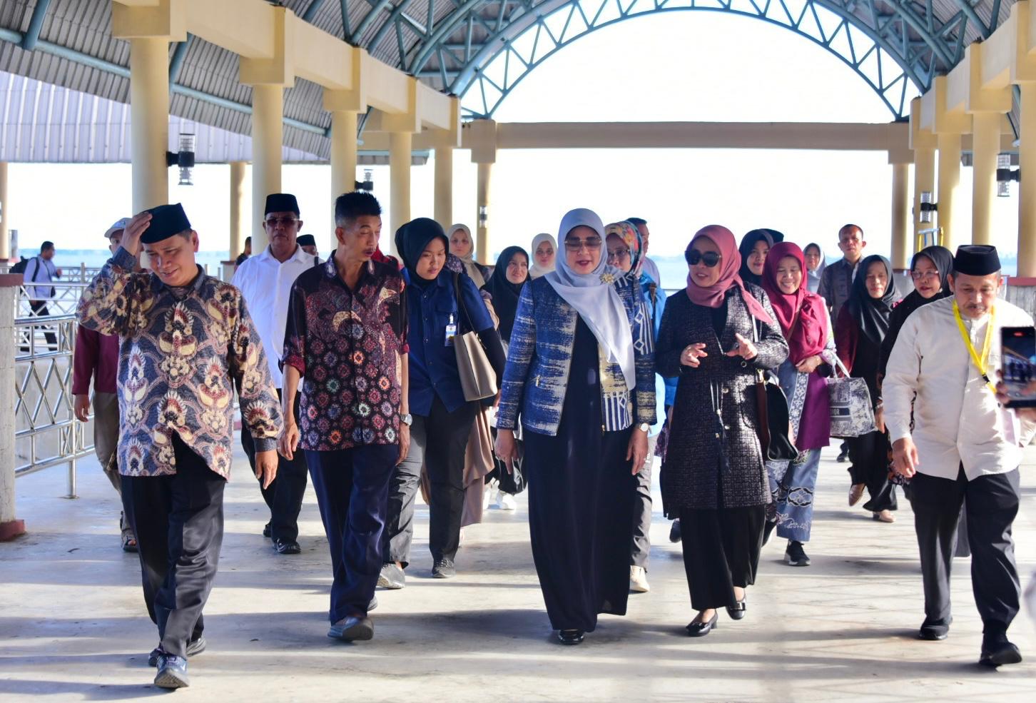 Istri Menteri Agama RI Tiba di Negeri Junjungan, Siap Jalankan Tugas sebagai Pengawas MTQ ke-43 Riau
