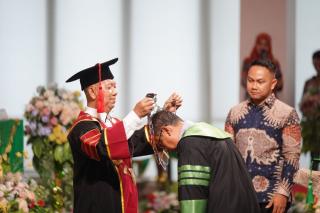 Gelar Senat Terbuka, UIR Kukuhkan Prof dr Fathurrahman Jadi Guru Besar ke-25