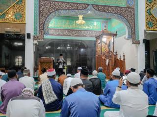 Bupati Asmar Salat Idul Adha di Masjid Agung, Wabup Muzamil di Lapangan Kantor Bupati