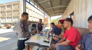 Supir dan Perusahaan Angkutan di Riau Disambangi Ditlantas, Diberi Pemahaman Aturan Muatan