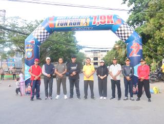 Semarak Hari Bhayangkara ke-79, Sekda Inhil Lepas Ratusan Peserta Fun Run 7,9 KM