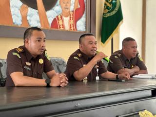 Plt Kajari SBB dan Para Kasi Beri Pengarahan Khusus pada 5 CPNS Adhyaksa "Selamat Datang & Bertugas"