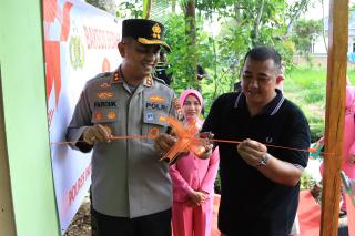 Polres Inhil Bersama Pengusaha Resmikan Rumah Hasil Bedah dalam Rangka HUT Bhayangkara ke-79