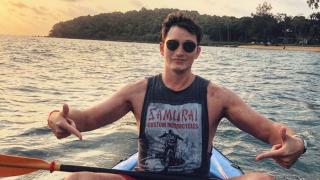 Mike Lewis Unggah Foto Dirawat di RS dengan Luka Perban di Bahu, Ada Apa?