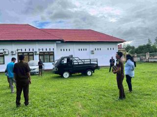 Datun Kejari SBB Berhasil Sita 2 Unit Mobil dari Eks Pegawai dan Serahkan ke BPKAD 