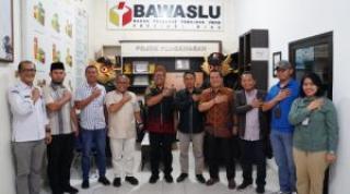 Bawaslu dan KPU Riau Bahas Pemutakhiran Data Pemilih Berkelanjutan