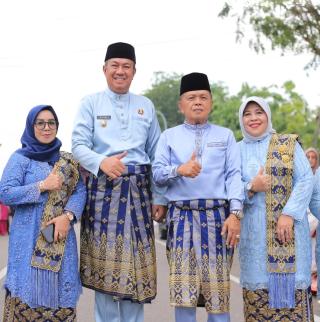 Bupati Asmar Pimpin Pawai Taaruf Kafilah Meranti pada MTQ ke-43 Tingkat Provinsi Riau di Bengkalis