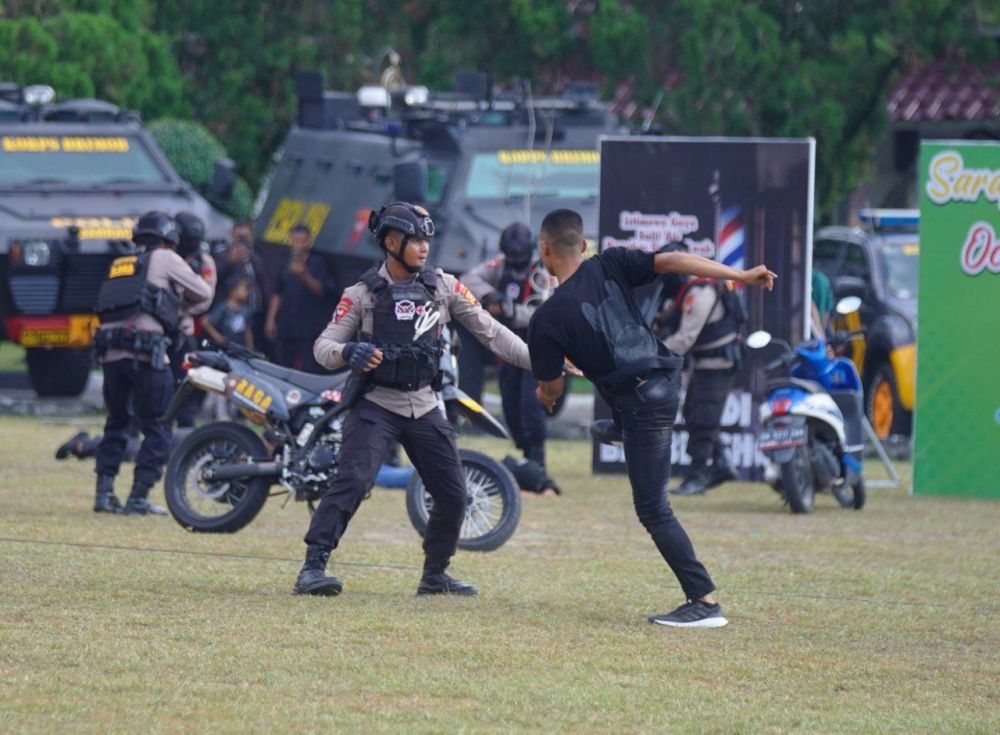 Polda Riau Hadirkan Aksi Heroik Tim RAGA di HUT Bhayangkara ke-79
