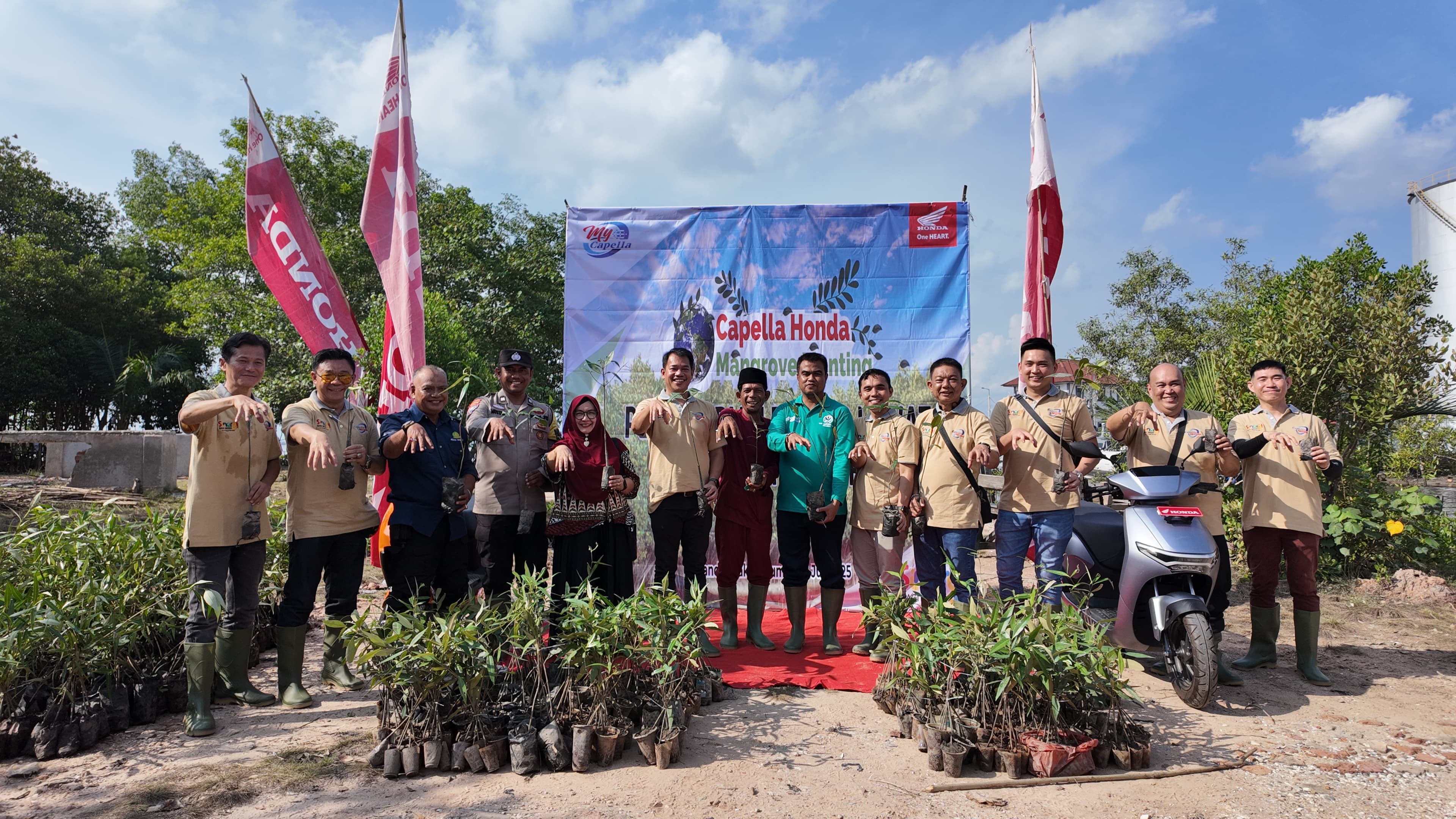 Capella Honda Tanam 1500 Batang Mangrove di Pelabuhan Dumai, Bentuk Sinergi Bagi Negeri