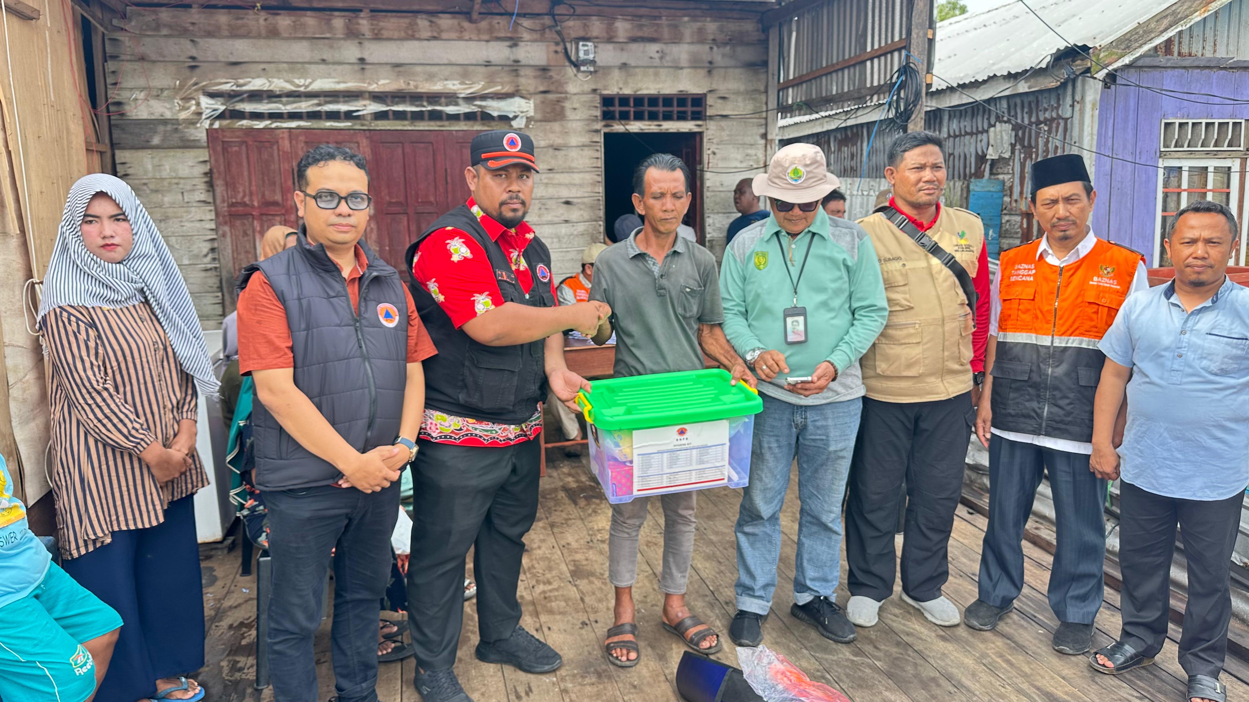 Pemkab Inhil Salurkan Bantuan untuk Korban Angin Puting Beliung di Desa Sungai Bela