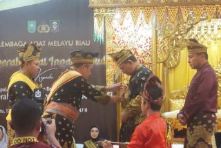 LAM Riau Beri Anugerah Adat Ingatan Budi kepada Kapolri Listyo Sigit Prabowo