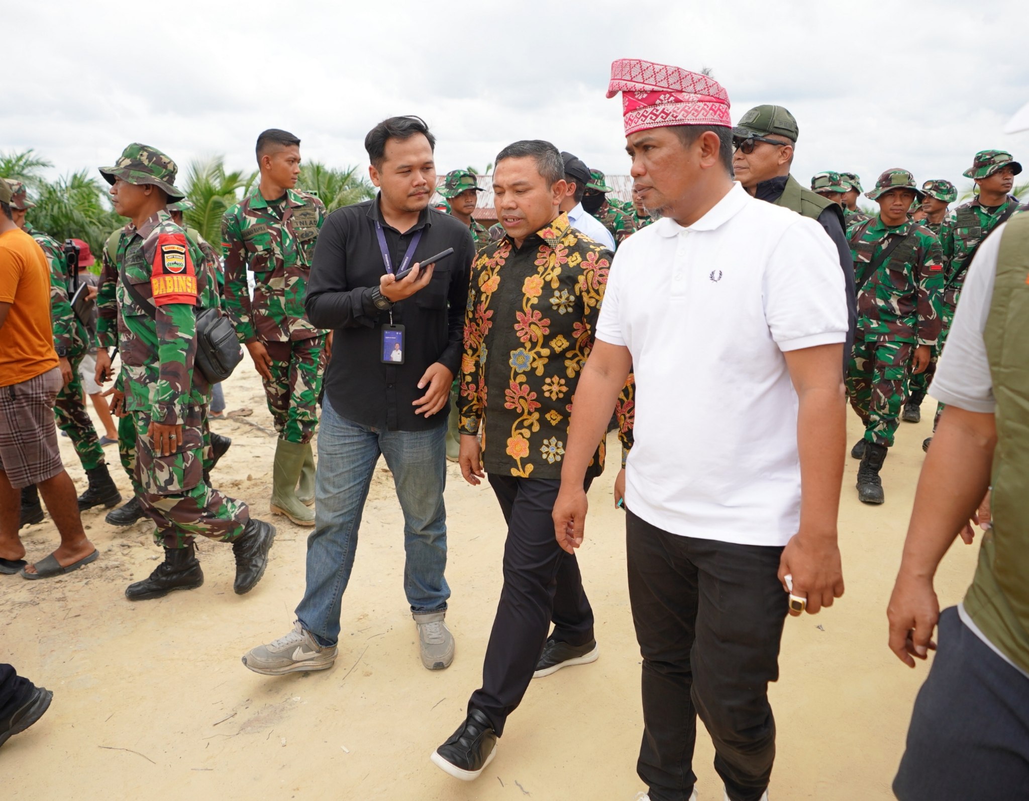 Gajah dan Harimau TNTN Terancam, Menteri LH bersama Gubri Wahid Cari Solusi Terbaik
