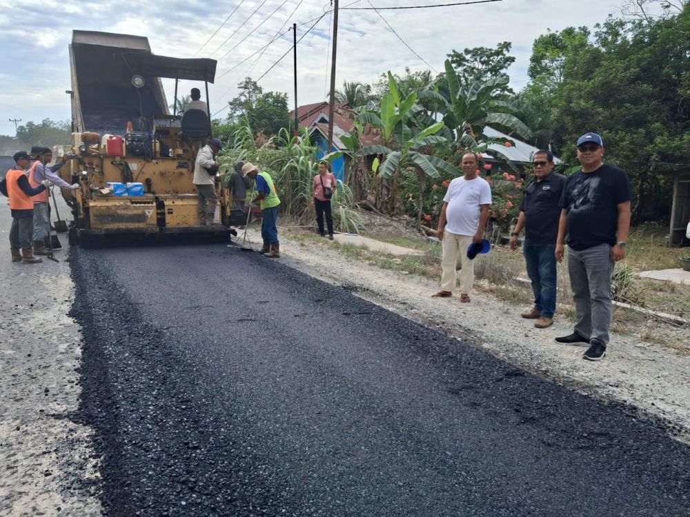 Jelang Pacu Jalur, Gubernur Abdul Wahid Sigap Perbaiki Jalan Menuju Kuansing