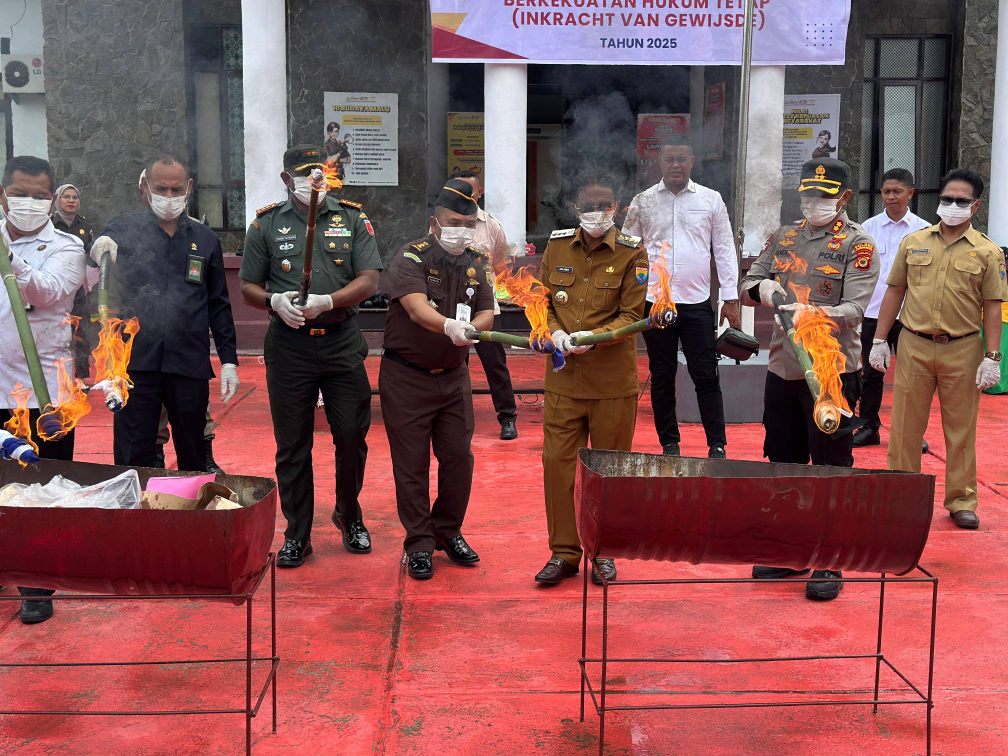Plt. Kajari SBB: Pemusnahan Barang Bukti Iknracht Ini Bukti Nyata Supremasi Hukum