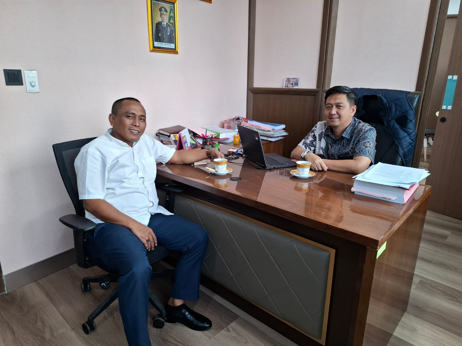 Senja, Kopi, dan Refleksi di Lantai 6 Gedung Bundar Kejagung