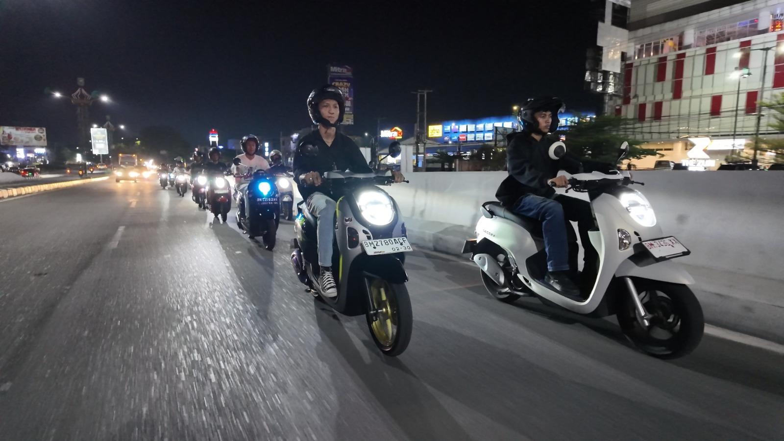 Diikuti Puluhan Bikers, Capella Honda Gelar Scoopy Veloreativity Night Ride