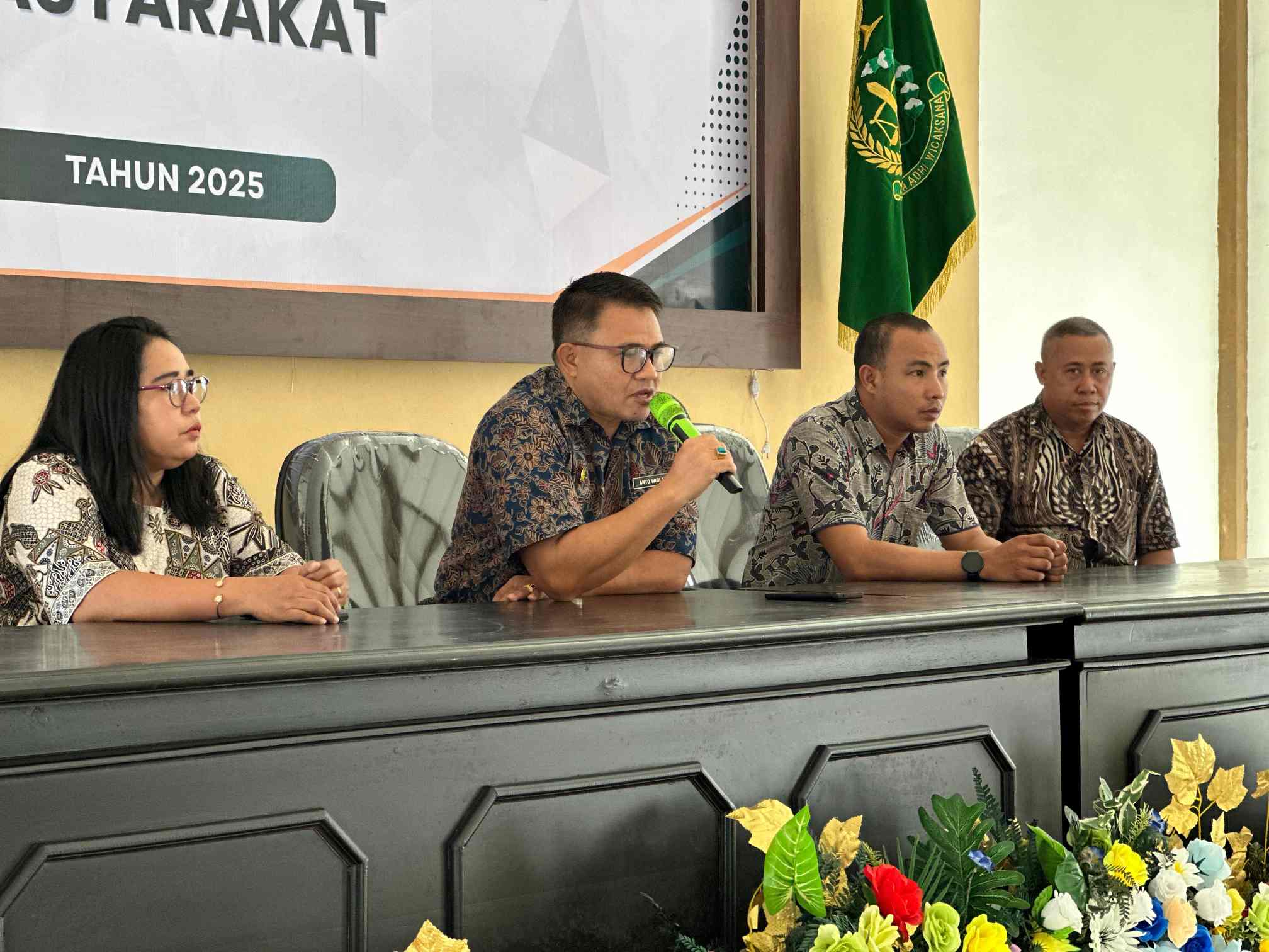 Awali Tugas dengan Ketegasan, Kajari SBB Gaungkan Semangat Kebersamaan Melalui Rapat Staff AA