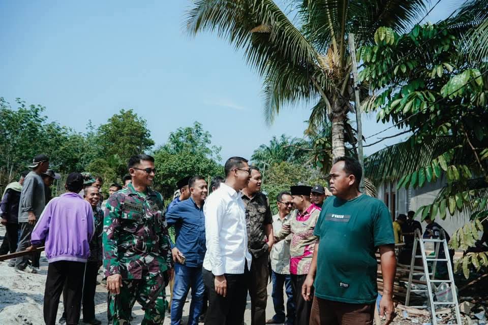 Semangat Gotong Royong Warga Sintong Induk Diapresiasi Wabup Rohil