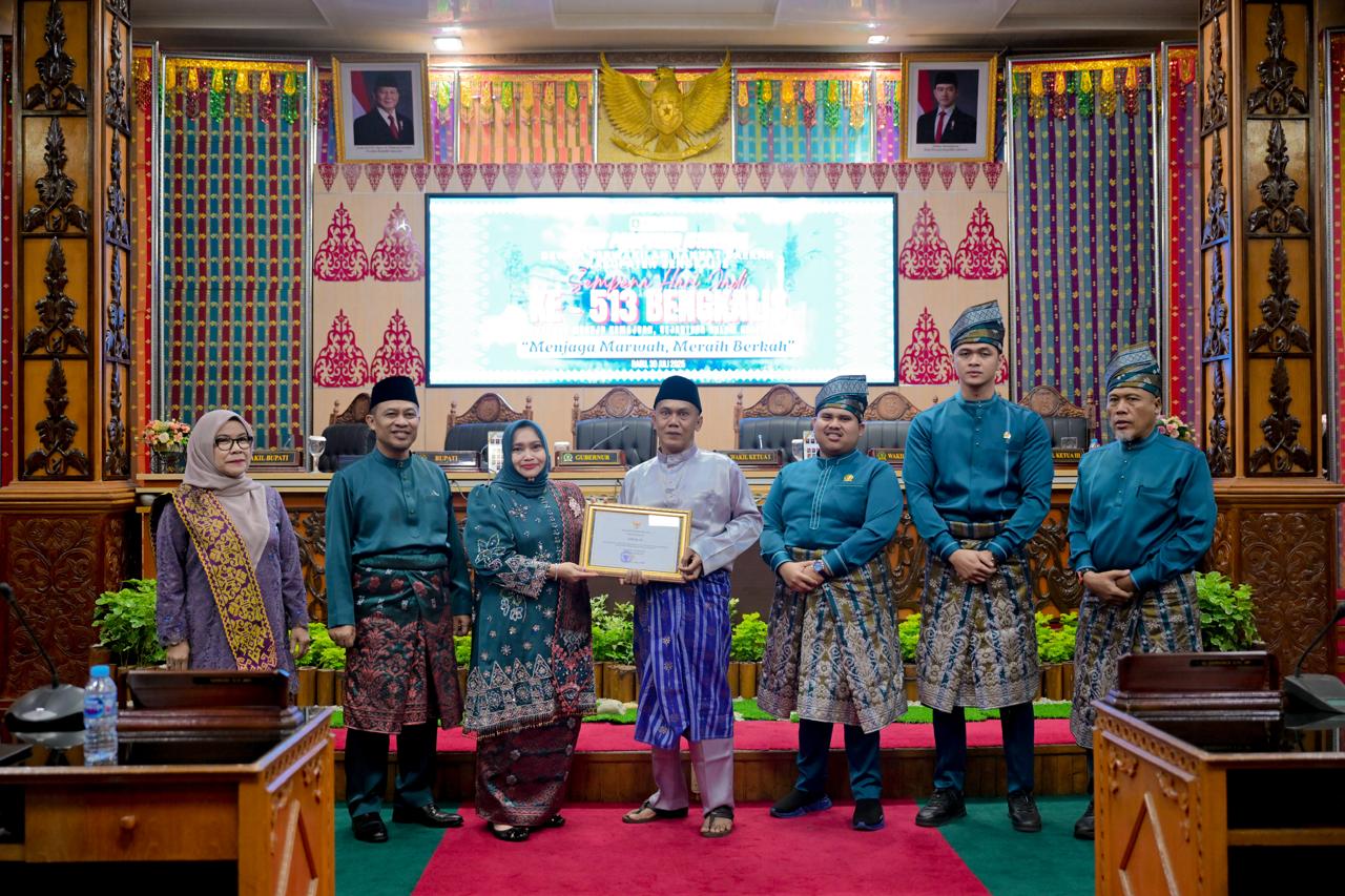 Bupati Apresiasi Azmar, Sosok di Balik Lambang Kabupaten Bengkalis yang Penuh Makna