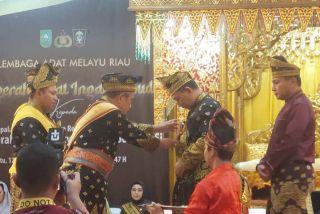 LAM Riau Beri Anugerah Adat Ingatan Budi kepada Kapolri Listyo Sigit Prabowo