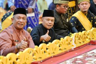Bupati Asmar Hadiri Anugerah "Ingatan Budi" untuk Kapolri di Pekanbaru