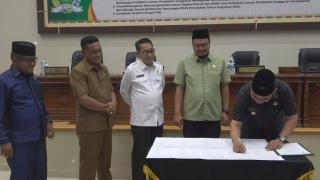 Nota Kesepakatan KUPA dan PPAS Perubahan 2025 Disepakati, Bupati Inhil Hadiri Paripurna Ke-18 DPRD
