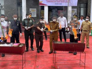 Plt. Kajari SBB: Pemusnahan Barang Bukti Iknracht Ini Bukti Nyata Supremasi Hukum