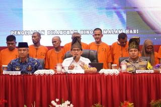 100 Calon PMI Terlantar di Riau Diselamatkan, Belasan Tersangka Diamankan
