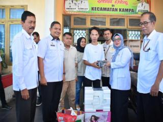 Wabup Kampar Serahkan Bantuan Kepada 47 Penyandang Disabilitas