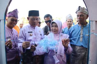 Bupati dan Ketua TP PKK Inhil Lepas Pawai Ta’aruf Mtq ke-46 Kecamatan Tempuling
