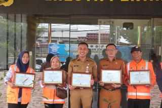 DLHK Pekanbaru Terima Penghargaan dari Polda Riau