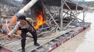 Polda Riau Bongkar Tambang Emas Ilegal di Kuansing, 32 Rakit Dimusnahkan