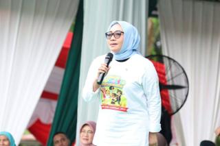 Menteri PPPA Sambangi Panti Asuhan di Inhu, Bawa Bantuan Pendidikan 