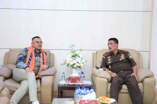 Anggota DPD RI Bisri As Shiddiq Latuconsina Silaturahmi Kajati Maluku Agoes SP