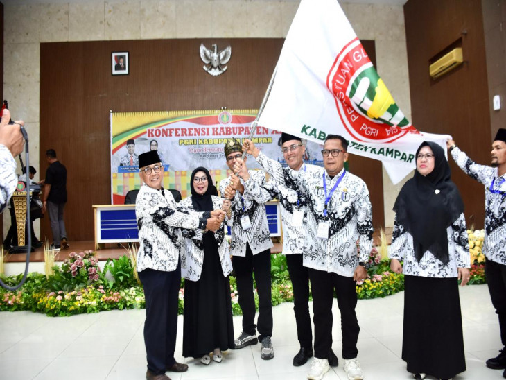 Dr. Hj. Misharti S. Ag, M. Si Resmi Dilantik Sebagai Ketua PGRI Kabupaten Kampar