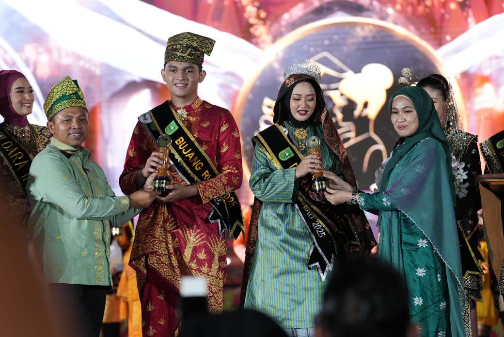 Menuju Panggung Nasional, Rafly dan Diajeng Terpilih sebagai Bujang Dara Riau 2025