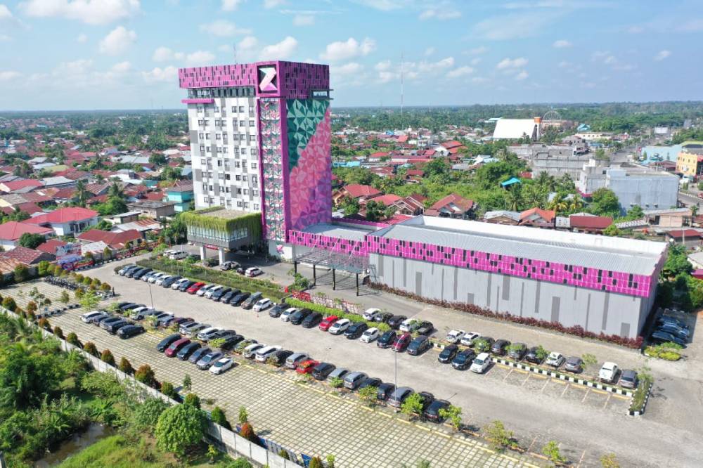 HUT RI, Bendera Raksasa 17x12 Meter akan Berkibar di Puncak Gedung The Zuri Dumai