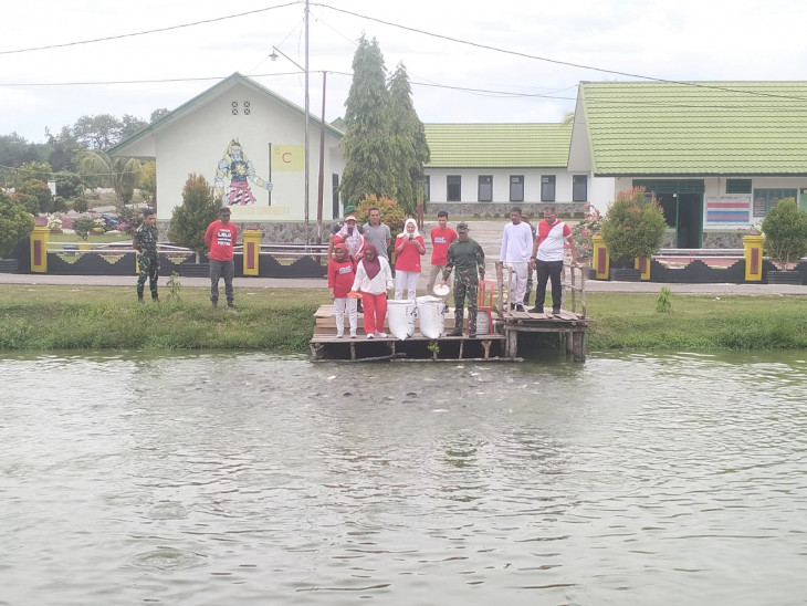 Beri Apresiasi, Wakil Bupati Kampar Kunjungi Kolam Ikan Patin Yonif 132/Bima Sakti