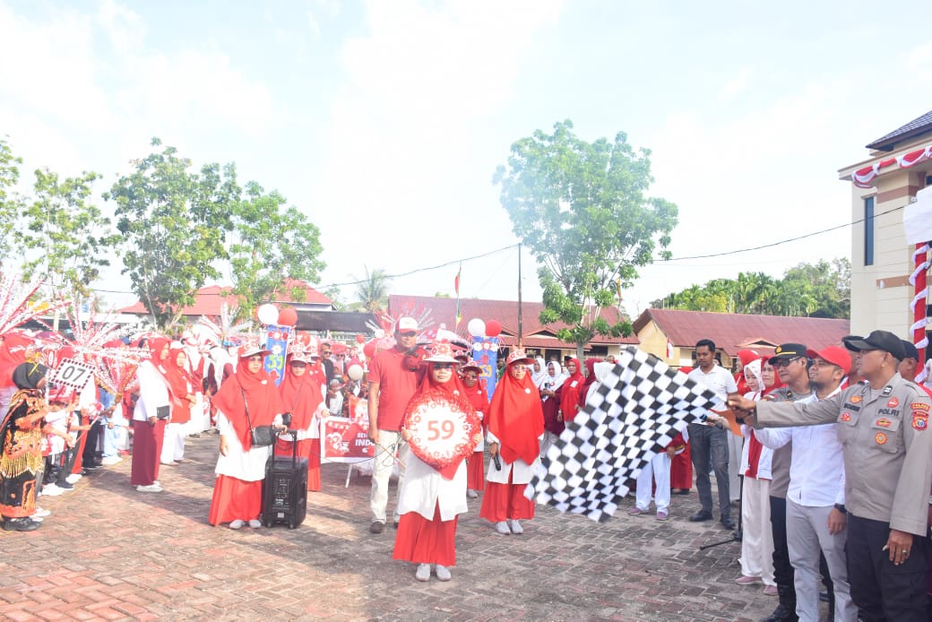 Camat Bengkalis Taufik Hidayat, Lepas Ribuan Peserta Pawai Karnaval, Sempena Peringatan HAN 2025