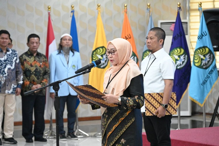 Perkuat Tata Kelola dan Kinerja, Rektor Unri Lantik 11 Pejabat Baru