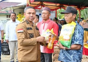 Gubri Abdul Wahid Tinjau Gerakan Pangan Murah di Bengkalis