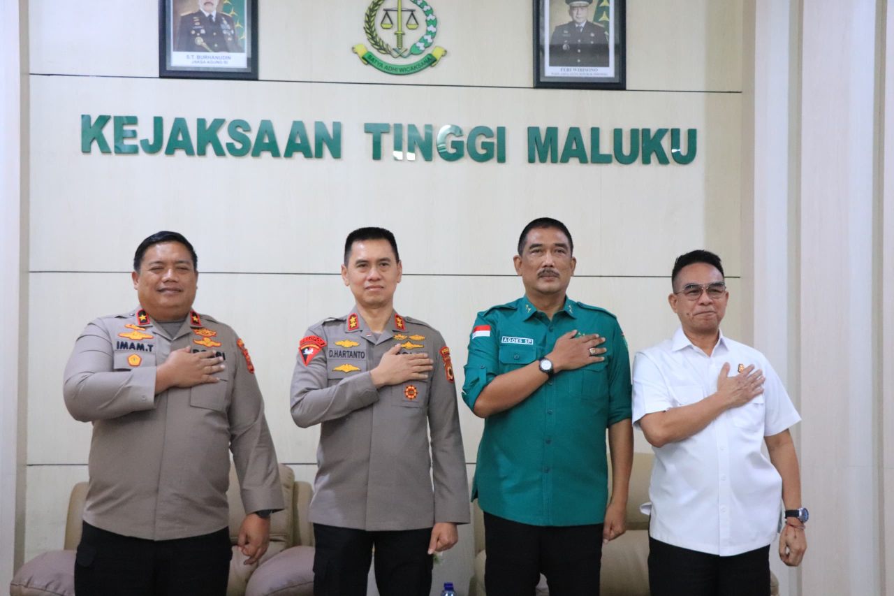 Kajati Maluku Terima Kunjungan Silaturahmi Kapolda Irjen Pol Prof. DR. Dadang Hartanto