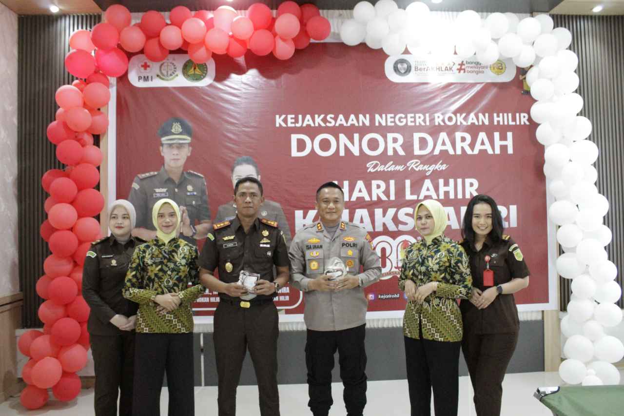 Kejari Rokan Hilir menggelar Operasi Pasar Murah Dalam Rangka HUT Kejaksaan RI ke 80