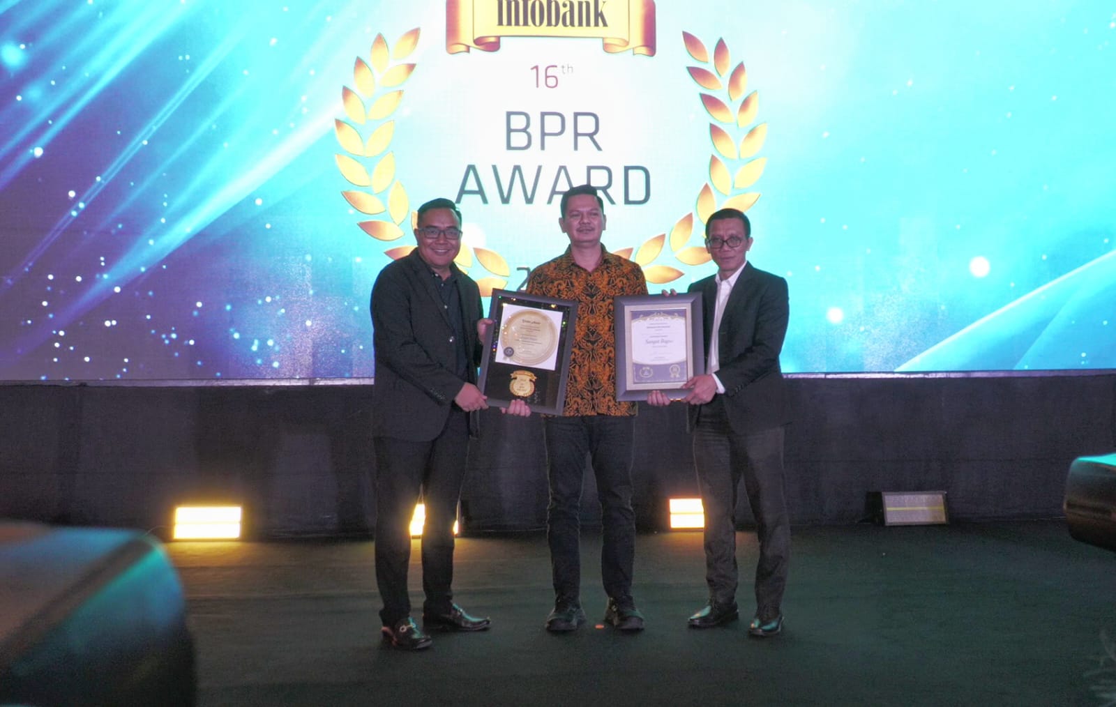 PT. Bank Rohil Perseroda Raih Penghargaan Golden Champion 2025 Pada Infobank Rural Bank Award