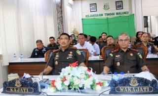 Kajati Maluku dan Jajaran Ikuti Rapat Evaluasi Capaian Kinerja Semester I Kejaksaan RI 